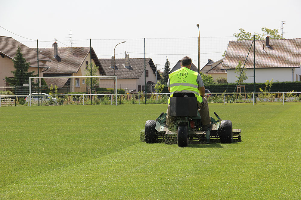 entretien du terrain de football