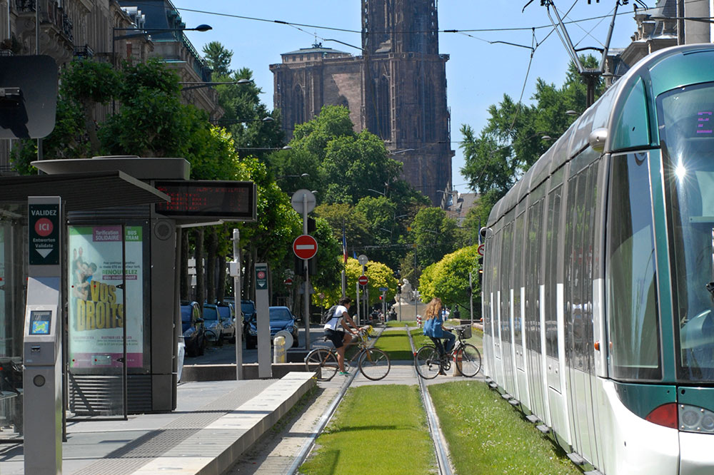 voie de tram et vélos