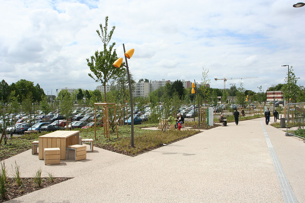 parvis de l'hôpital