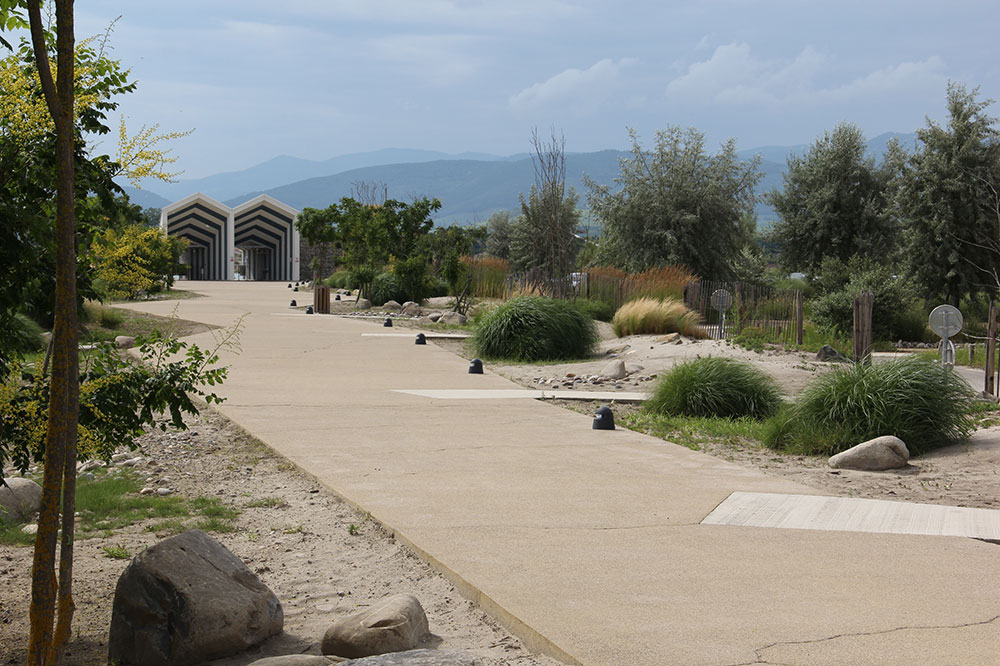 allée dans la base de loisir