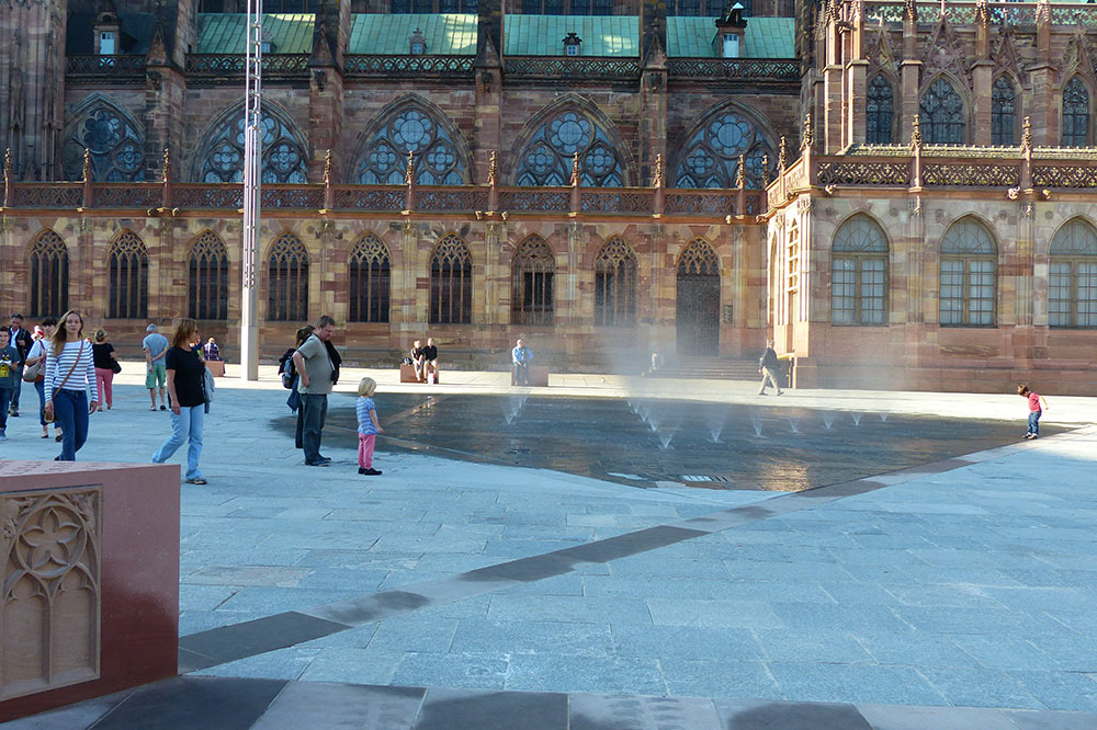 jets d'eau sur la place